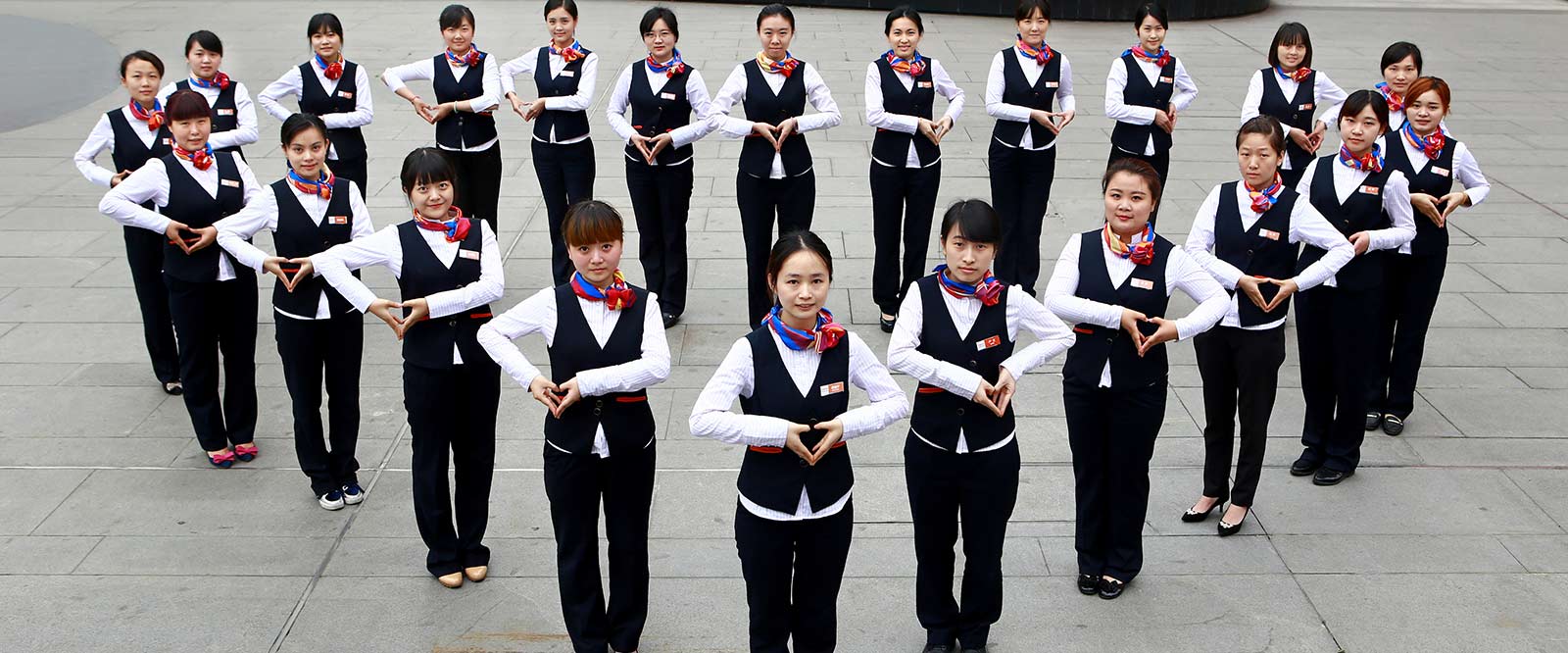 集體照專業拍攝 創意合影姿勢大全與服務指南